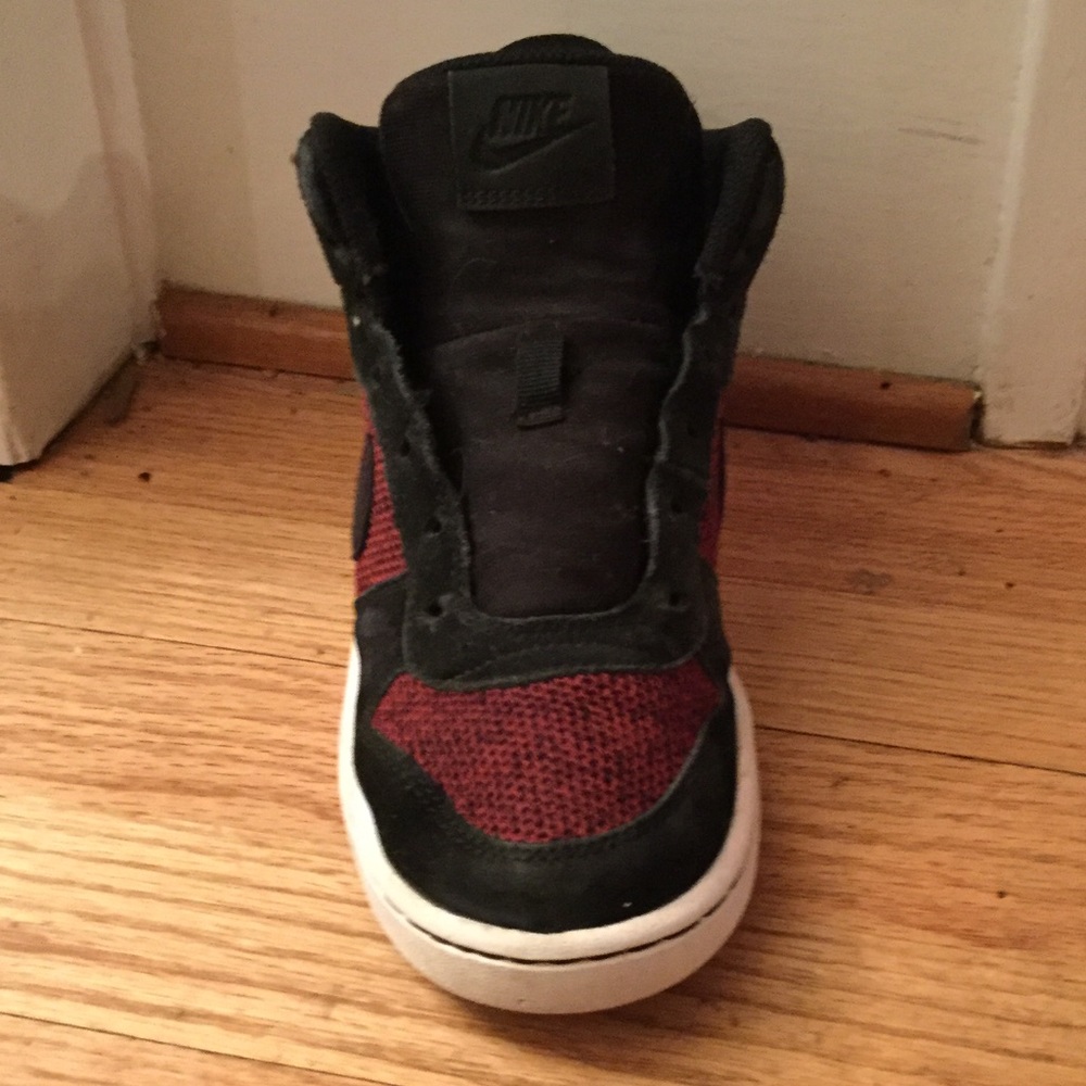 Nike red blacks